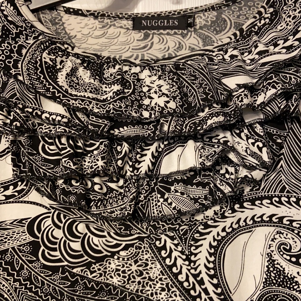 NUGGLES RUFFLE NECK TOP - Picture 2 of 2